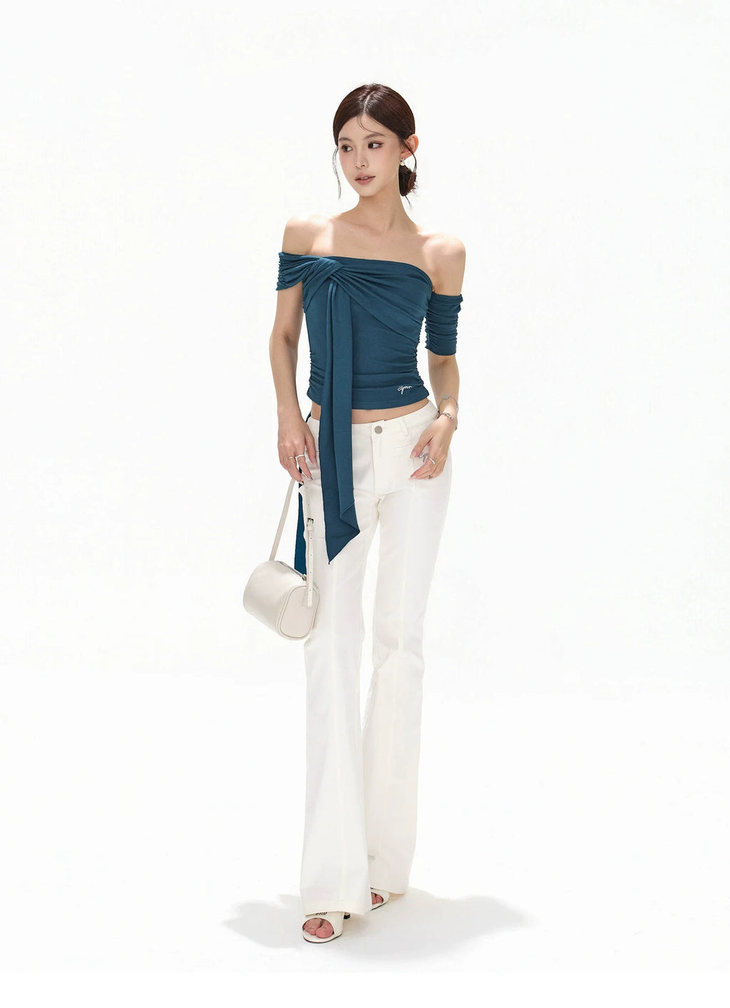 Versatile Queen Low-Rise Flared Trousers