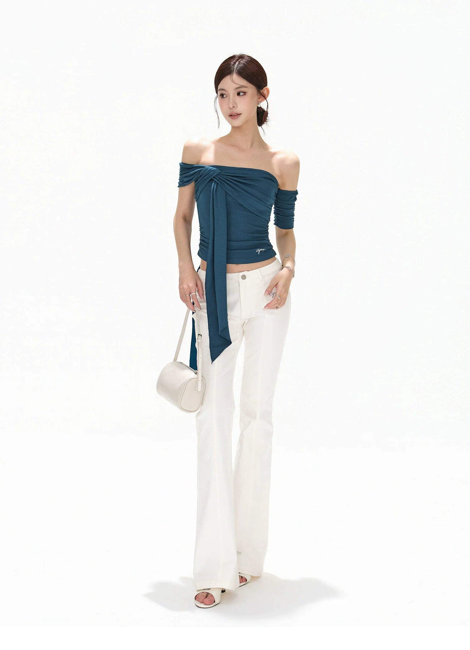 Versatile Queen Low-Rise Flared Trousers